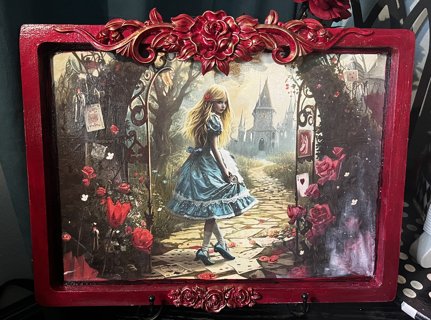 Dragonfly Crafts - Curios Alice at the Castle 3