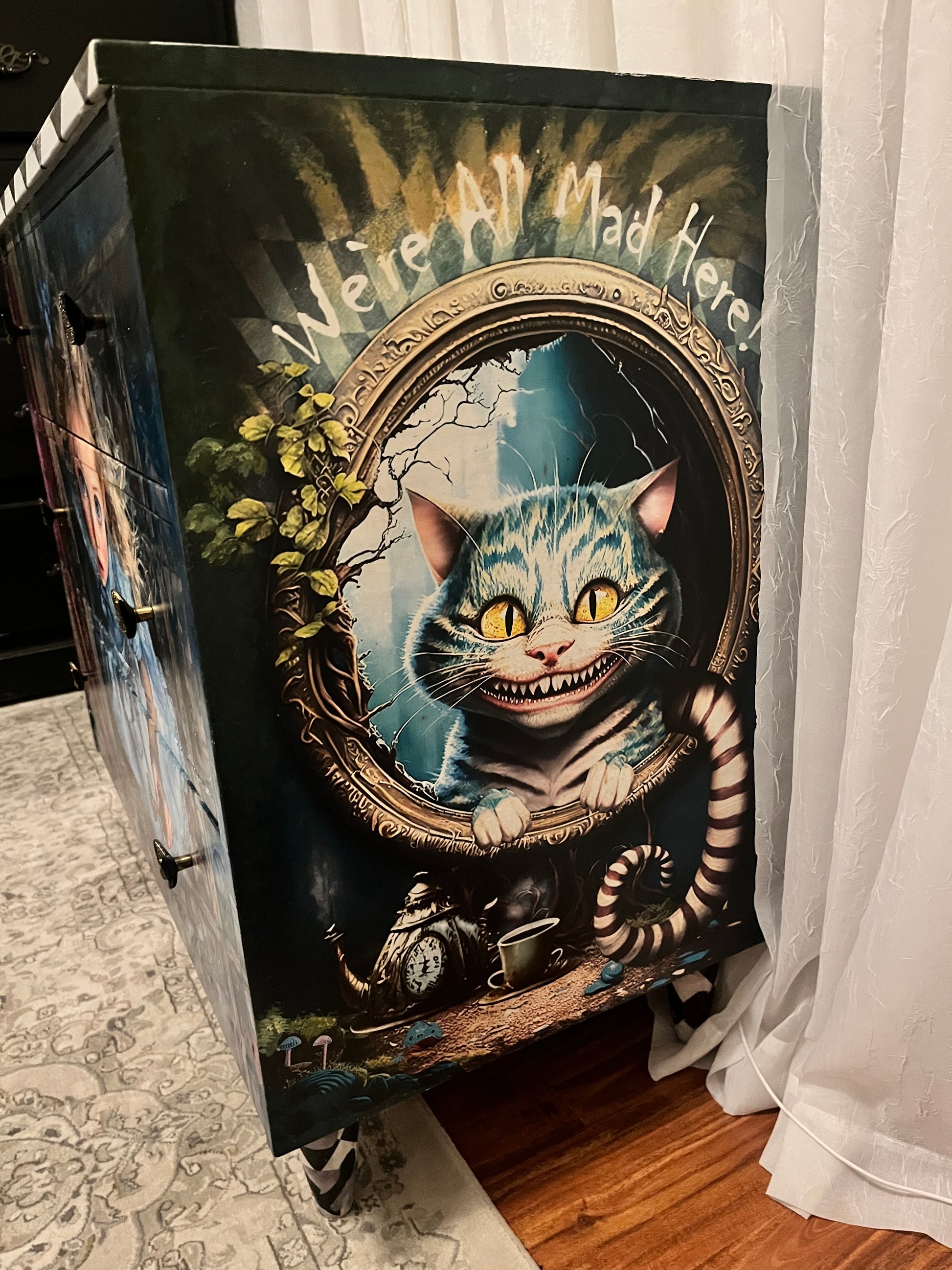 Dragonfly Crafts - Curios Cheshire Cat