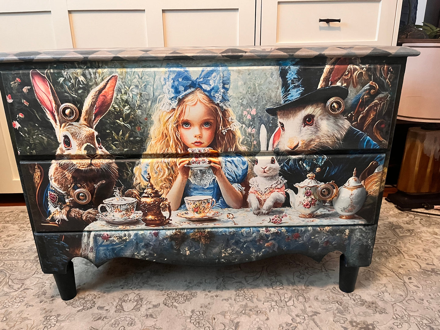 Decorative chest with Curios Tea Party 5
